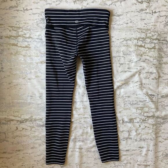 Gap Fit blackout technology stripe leggings - Picture 2 of 9